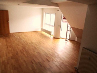 Moderne, helle 4-Zimmer Maisonette mit gehobenem Wohnkomfort - 2 Bäder, Garage, Balkon