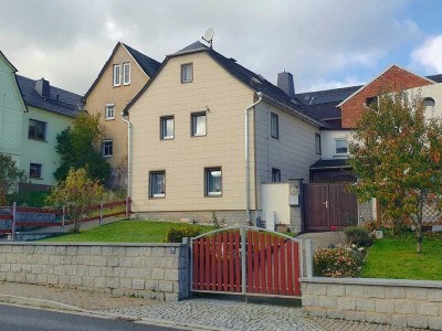 Von Privat: Einfamilienhaus mit kleinem Garten und guter Infrastruktur