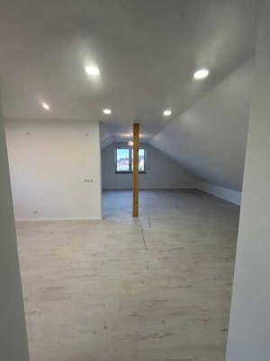 2-Zimmer-Dachgeschosswohnung im Effizienzhaus 55 – Klimaanlage, 2 Stellplätze, Neubau 2025