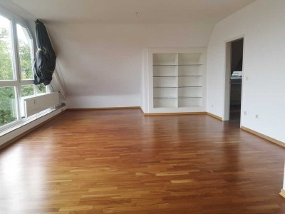 WZ=Rheinturmblick ! Sehr attraktive, helle 2 Zi. DG- Whng in Oberkassel