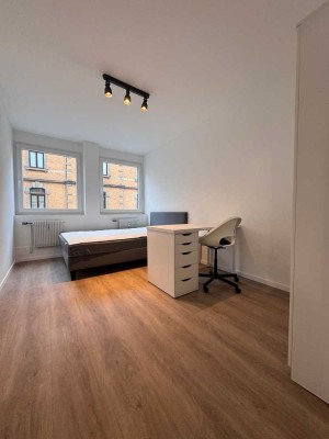 Möbliertes Zimmer in renovierter Wohnung in TOP Uni Lage // Furnished room in a renovated apartment