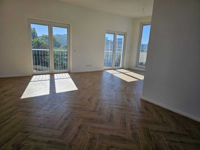 Penthouse-Maisonette mit Fußbodenheizung, Einbauküche, Terrasse & Fernsehturmblick