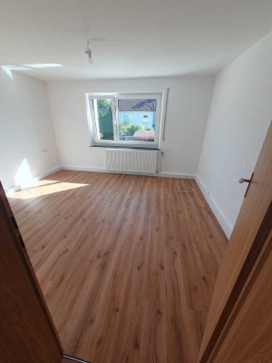 Helle 2,5-Zimmer-Wohnung mit Sonnenterrasse, Schwedenofen & Kellerraum