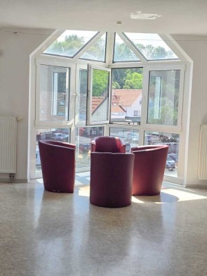 Zentrale individuelle Traumwohnung mit hellen Räumen