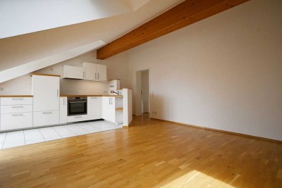 Gemütliche 2-Zimmer-Dachgeschosswohnung im Zentrum von Oberhaching