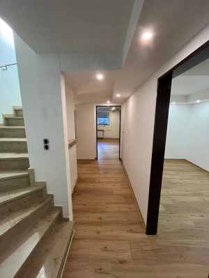 Erstbezug nach Kernsanierung – Modernes Reihenmittelhaus in zentraler Lage von Frankfurt (Gallus)