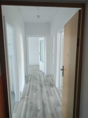 295 € | 69 qm | 4 ZKB Balkon | Günstige Fernwärme