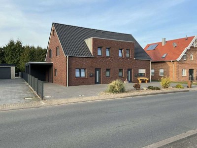 Wunderschöne hochwertige Doppelhaushälfte mit Carport - Zentrumsnah in Lindern (Oldb.)