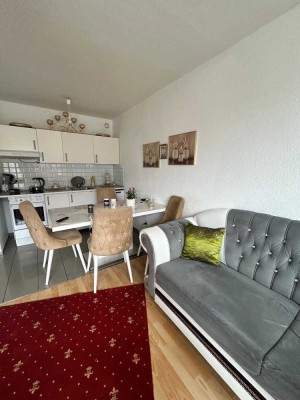 Sehr schönes, vermietetes 1-Zi.-Aptmt. im 3. OG (m. Aufz. und Balkon zum Verkaufen