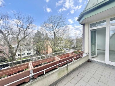 2,5-Zimmer-Wohnung mit Balkon und Tiefgaragenstellplatz (Steglitz)in Lichterfelde