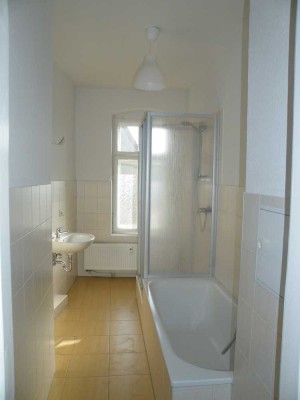 Großzügige 1-Raumwohnung mit Balkon und Tageslichtbad!