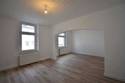 Altbaucharme in Essen! Renovierte 3-Zimmer-Whg zu vermieten