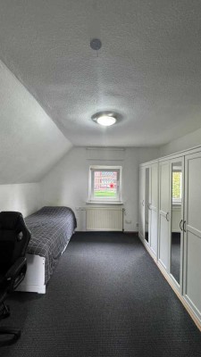 Gemütliches Einfamilienhaus mit kleinem Garten und gr. überdachter Terrasse