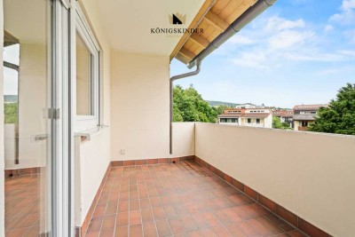 Ruhig und sonnig gelegene Dreizimmerwohnung mit Balkon und Tiefgarage, sofort verfügbar