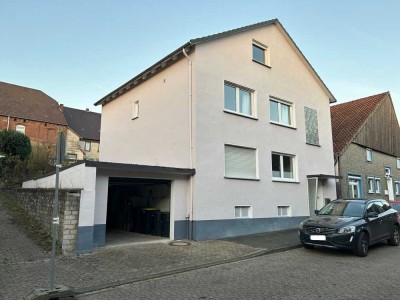 ZU VERMIETEN:
Zweifamilienhaus
in zentraler Lage