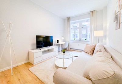 Neu saniert & voll möbliertes Zimmer * WG-Zimmer * EBK * Balkon * Bad mit BW + Fenster * zentral