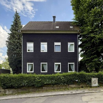 Mehrgenerationen Haus mit schönem Grundstück in guter Lage in Remscheid - Jetzt zuschlagen!