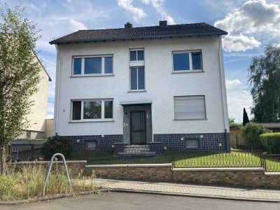 Gepflegte 3-Raum-Wohnung mit Balkon und Einbauküche in Linden