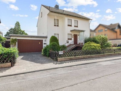 Freistehendes Einfamilienhaus mit großem Garten in zentraler aber ruhiger Lage in Weilerswist