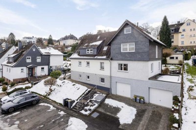 Ihr neues Zuhause: Zweifamilienhaus mit sonniger Terrasse und großem Garten