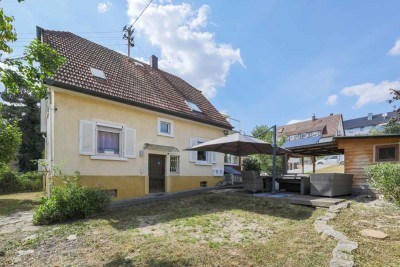 Freistehendes Einfamilienhaus mit Wintergarten, großem Grundstück und historischem Charme!