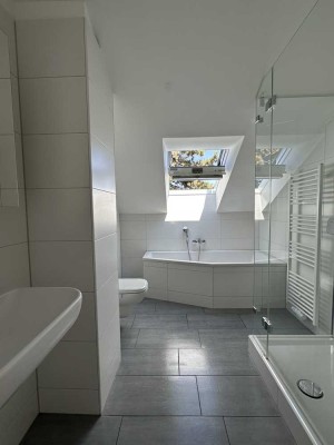 MH Immobilien- DG Wohnung mit schönem Grundriss und bereits renoviertem Bad