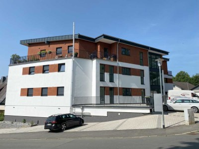 Freundliche und vollständig renovierte 4,5-Raum-Wohnung mit geh. Innenausstattung in Frankenberg