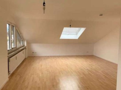 lichtdurchflutete Dachgeschoss-Wohnung in Solln / 2-Zimmer / saniert inkl. Einbauküche
