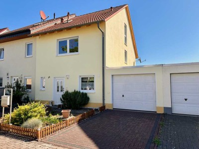 Doppelhaushälfte mit Feldblick, Garten, Garage - in begehrter Lage