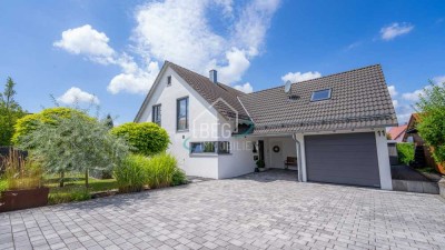 Ihr neues Zuhause: Lichtdurchflutetes Einfamilienhaus mit Gartenidylle