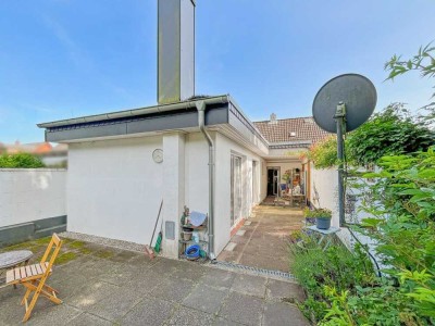 Seniorengerechtes, bungalowähnliches Reihenhaus (barrierearmes EG) mit Garage in Neumünster-Stör