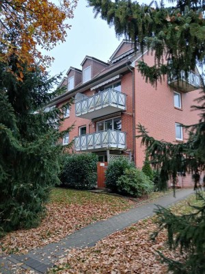 sehr schöne  2-Zimmer-DG-Wohnung mit Loggia, Balkon und Einzelgarage