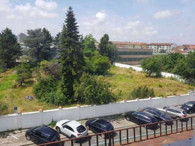 Attika-Wohnung mit 2 Zimmern in Bamberg Ost, kürzlich saniert