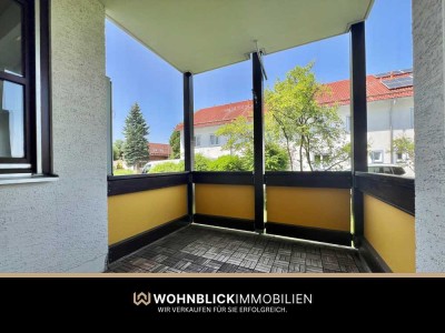 ** Tolle 2-Zi.-Hochparterre-Wohnung mit Balkon und EBK**