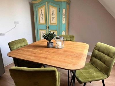 Sanierungsfähige Eigentumswohnung mit Potential in gepflegtem 1960er-Siedlungshaus in Zwenkau