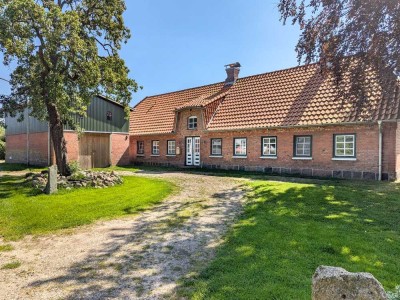 Resthof mit historischem Charme, modernem Komfort und ca. 2,4 ha Land