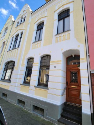 Geräumiges, preiswertes 8-Raum-Reihenhaus mit EBK in Mönchengladbach Rheydt