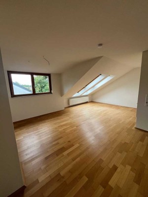 Ruhig gelegene 2-Zimmer-DG-Wohnung in Waldnähe