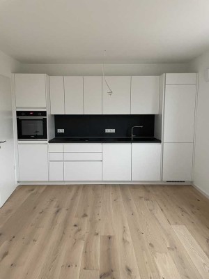 Neue Wohnung mit Balkon und EBK: Stilvolle 3-Raum-Erdgeschosswohnung mit geh. Innenausstattung