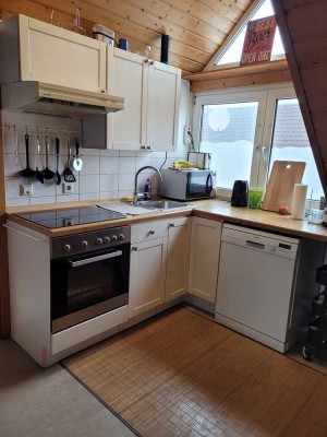 Stilvolle Dachgeschosswohnung mit Einbauküche und Balkon im Herzen von Walldorf