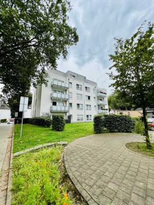 Moderne 2 Zimmerwohnung zentral und grün gelegen mit großer Dachterrasse