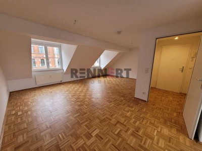 Tolle Dachgeschosswohnung im Waldstraßenviertel!