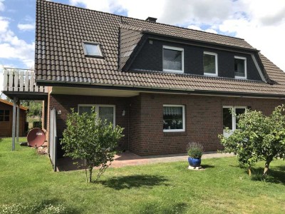 Vollständig renovierte 3,5-Zimmer-Wohnung mit Garten, zwei Terrassen und EBK in Delmenhorst