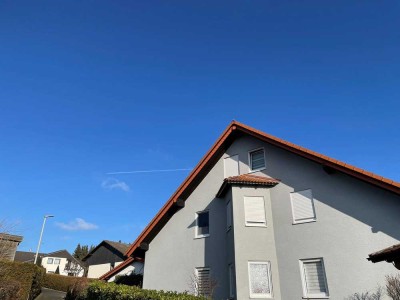 Lichtdurchflutete 3,5 Zi. Maisonette inkl. Garage, 2 Stellplätze, Panorama Dachterrasse