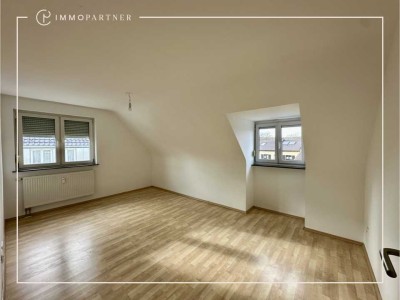 Attraktive 3-Zimmer-Dachgeschosswohnung mit Einbauküche und Tageslichtbad in Stuttgart-Stammheim