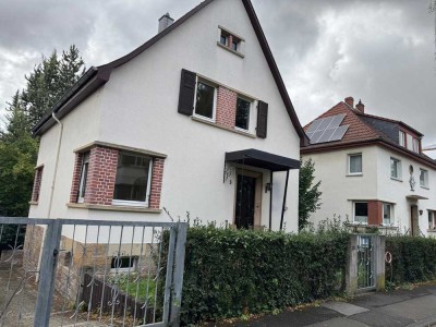 *** EINFAMILIENHAUS mit großem Garten in Anliegerstraße in Zentrumslage der Kreisstadt ALZEY ***