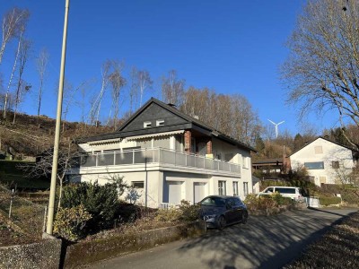 Modernisiertes Zweifamilienhaus im Grünen