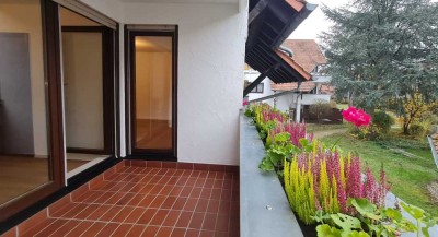 2-Zimmer-Wohnung im Grünen mit EBK, Balkon und Stellplatz