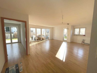 Schöne, sonnige 4,5 Zimmer-EG-Wohnung mit großem Garten, TG-Platz und Außenstellplatz