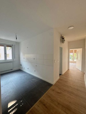 Neckarblick! Liebevoll sanierte Etagenwohnung mit tollem Neckarblick und zwei Balkonen!